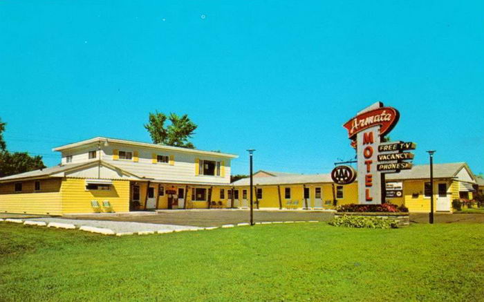 Quinn Motel (Armata Motel) - Old Postcard Photo (newer photo)